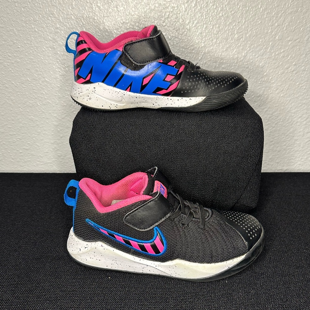 Nike Team Hustle‎ Quick 2 youth sneakers